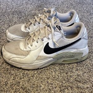 White and black women’s Sz 8.5 Nike Air Max Excee shoes